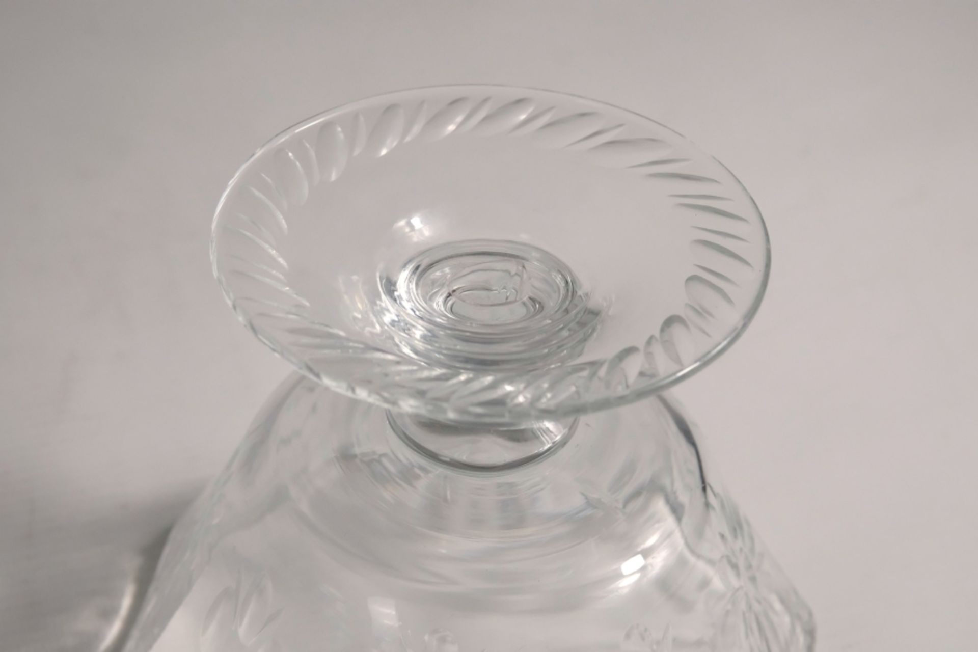 An antique sweet or dessert bowl. Colourless glass, cut.  - Image 2 of 2