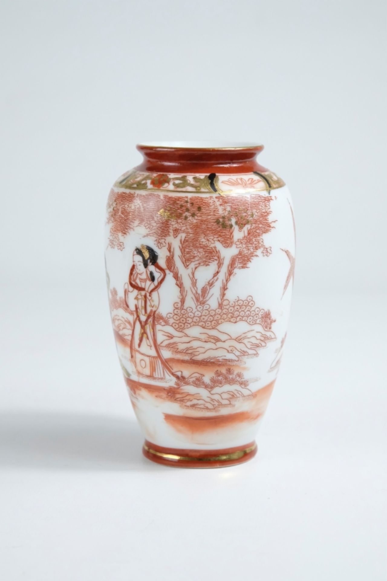 Small table vase, Japan. - Image 3 of 4