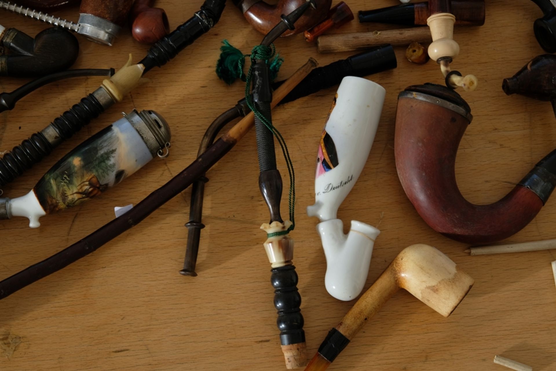 Collector's collection Hunter's pipes, wooden pipes, meerschaum pipes and clay pipes, pipe cases. - Image 8 of 12