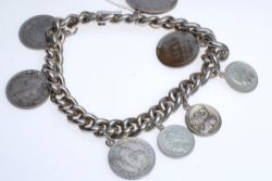Münzarmband, 835er Silber, grobgliedrig, mit Sicherheitsacht, sieben verschiedene Münzen aus dem 20