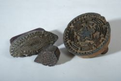 Indische Holzstempel, drei Stück, antik für den Textildruck, Hartholz, handgeschnitzt, Rajasthan, v