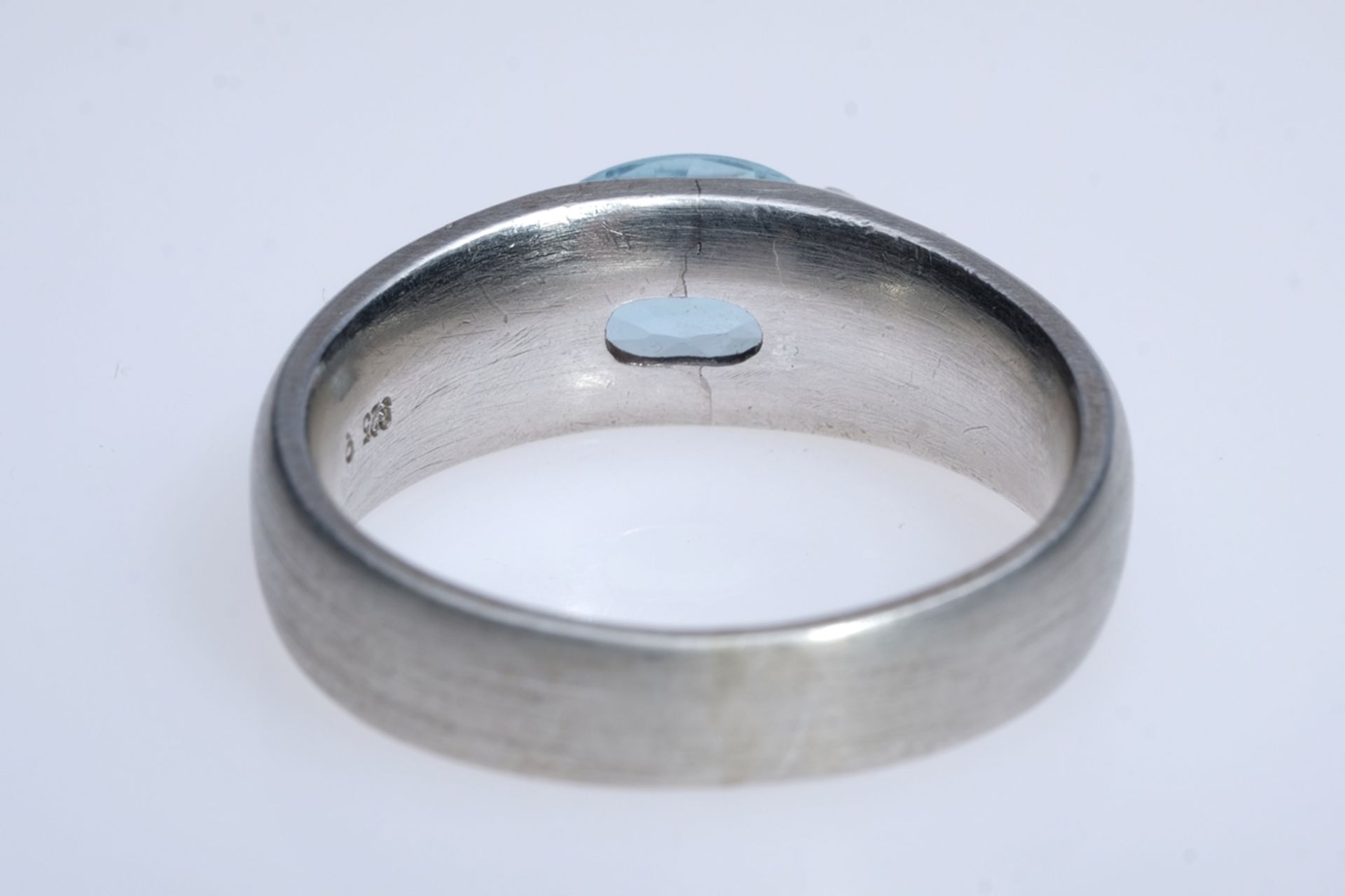 Ring besetzt mit großem Aquamarin (8x10mm), oval geschliffen, schöne Brillanz, Fassung Silber 925,  - Bild 3 aus 3