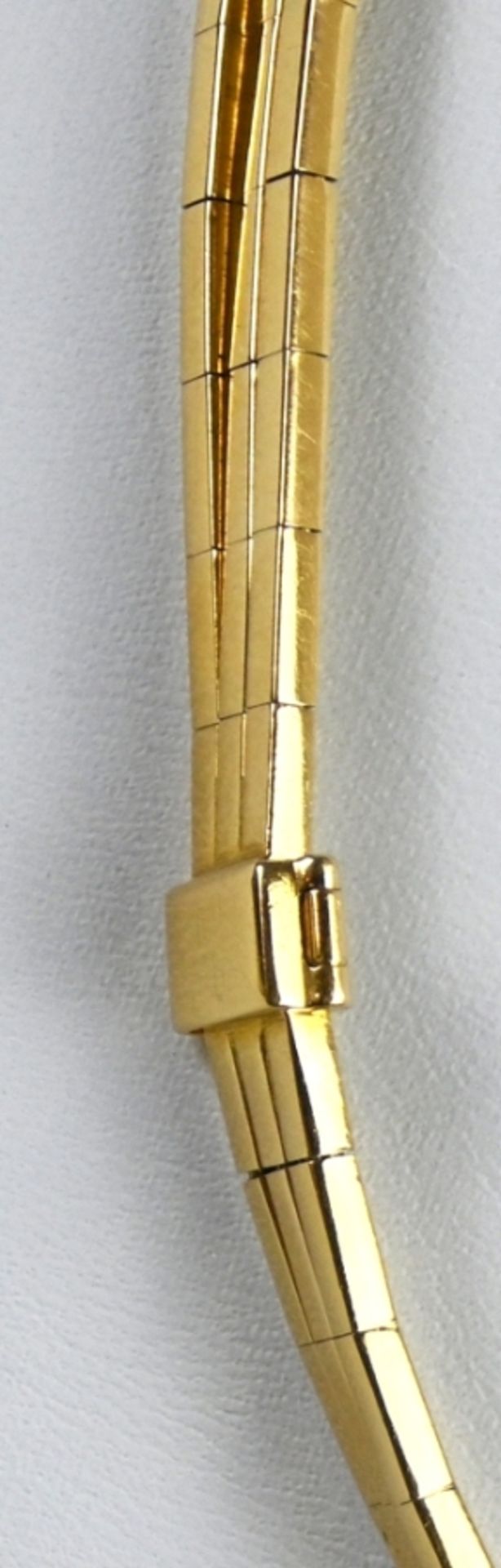 Collier aus drei Goldbögen, polierte Rechteckglieder, Verschluss mit Sicherheitsklappe, Gelbgold 75 - Bild 3 aus 3