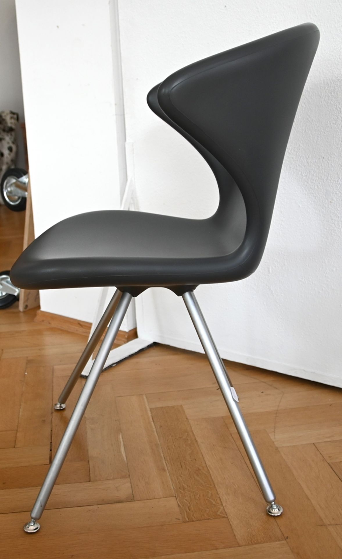 Design chair, Tonon Concept 902 with metal feet, curved shape, design Martin Ballendat (1958 Bochum - Image 2 of 3