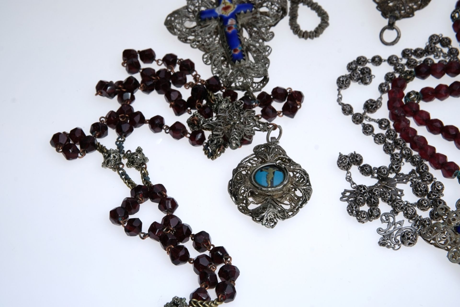 Sacred lot: four rosaries and five : four rosaries and five cross pendants, antique - Image 4 of 5