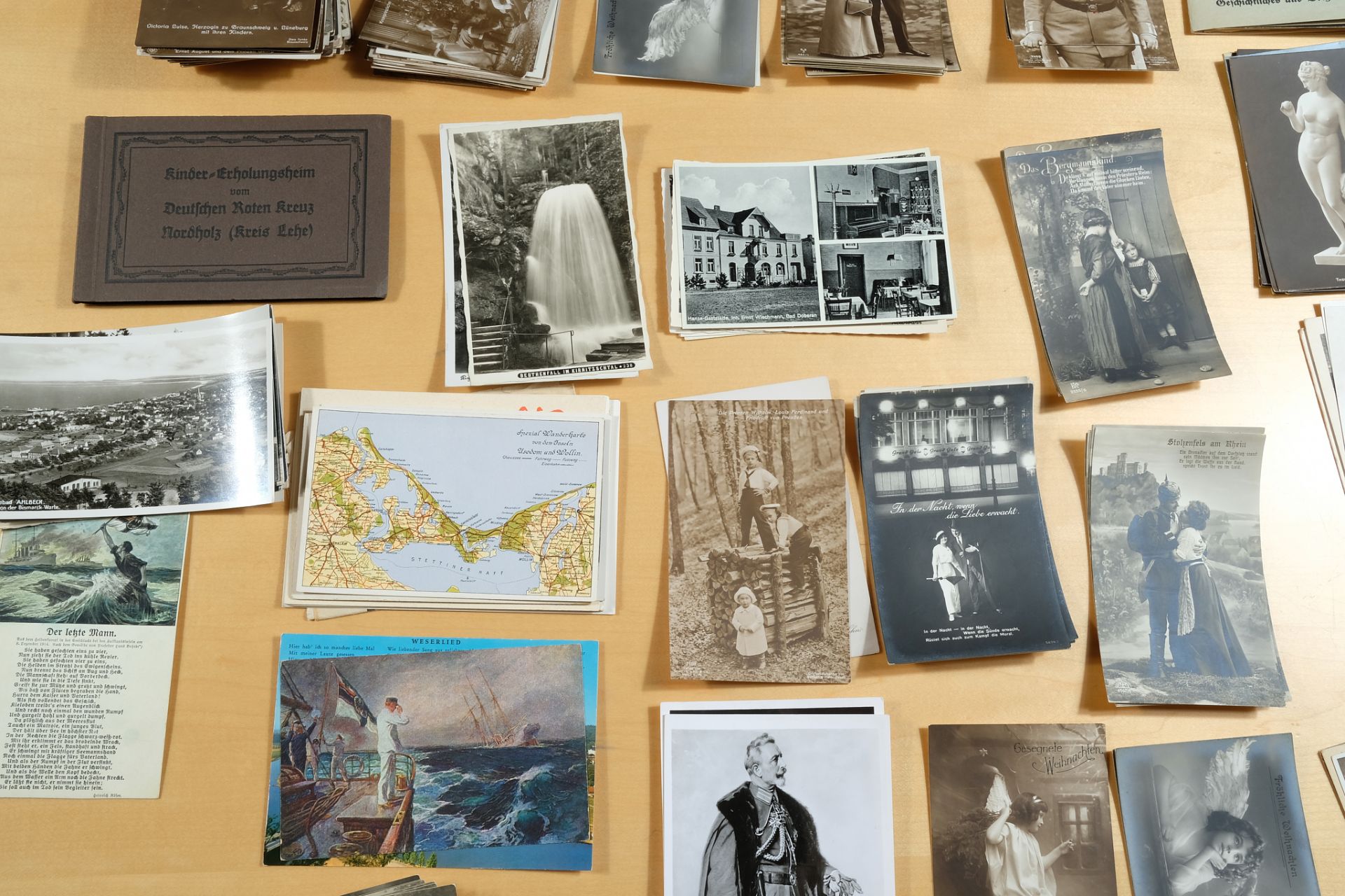 Large collection of historical postcards with a large proportion of postcards of the imperial famil - Image 12 of 13