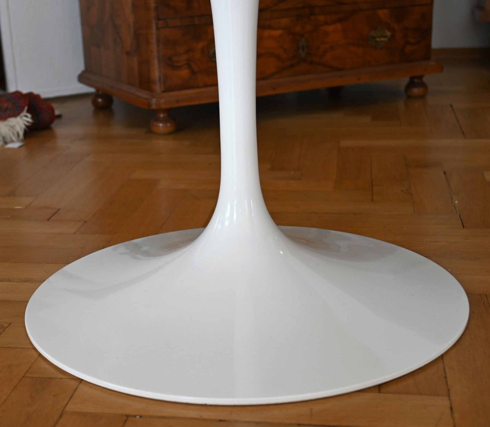 Dining table Knoll International by Eero Saarinen, round table with top from the "Tulip Collection" - Image 4 of 4