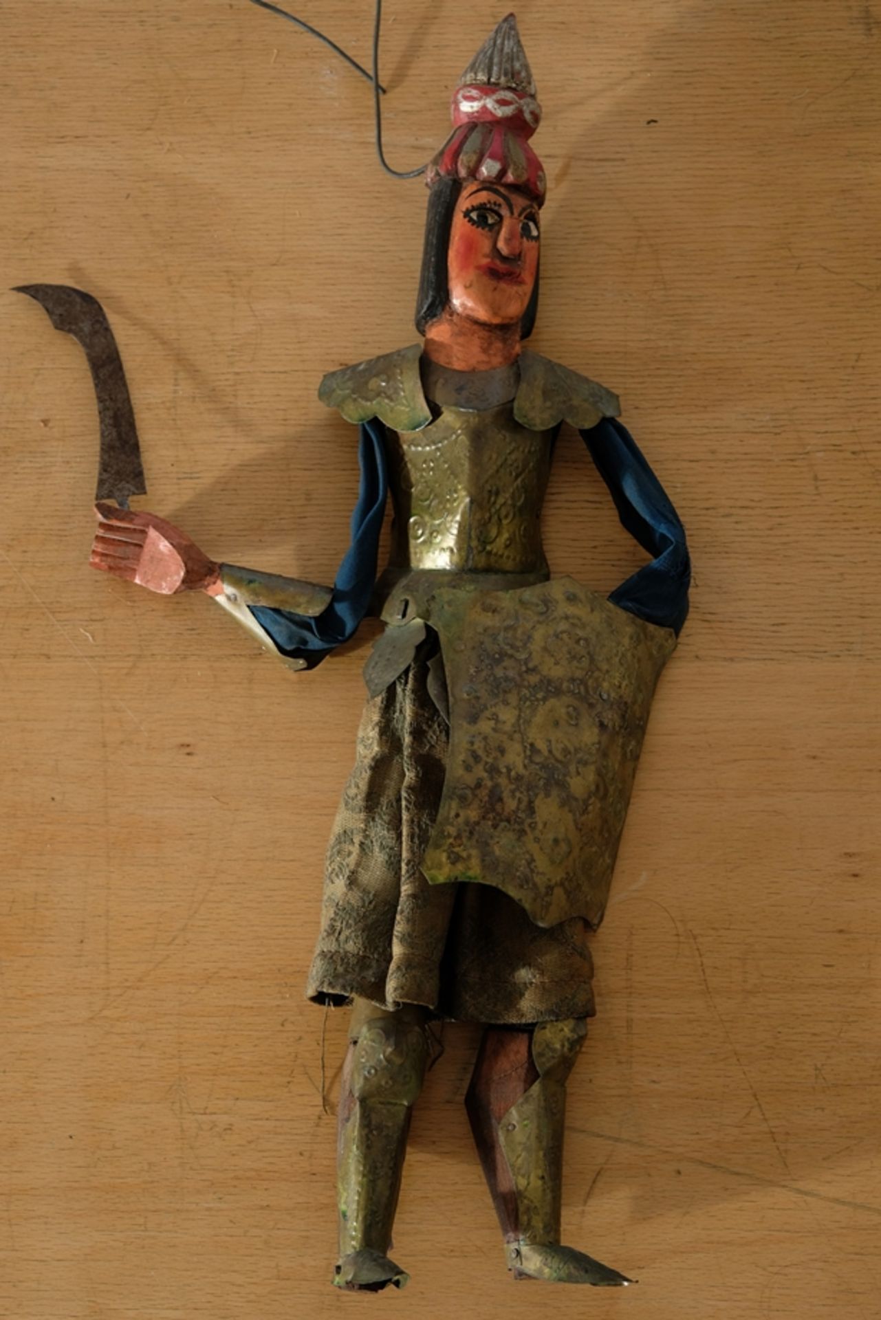 Theaterpuppe Krieger, wohl Marionette ohne Fäden, um 1900, Tunesien.