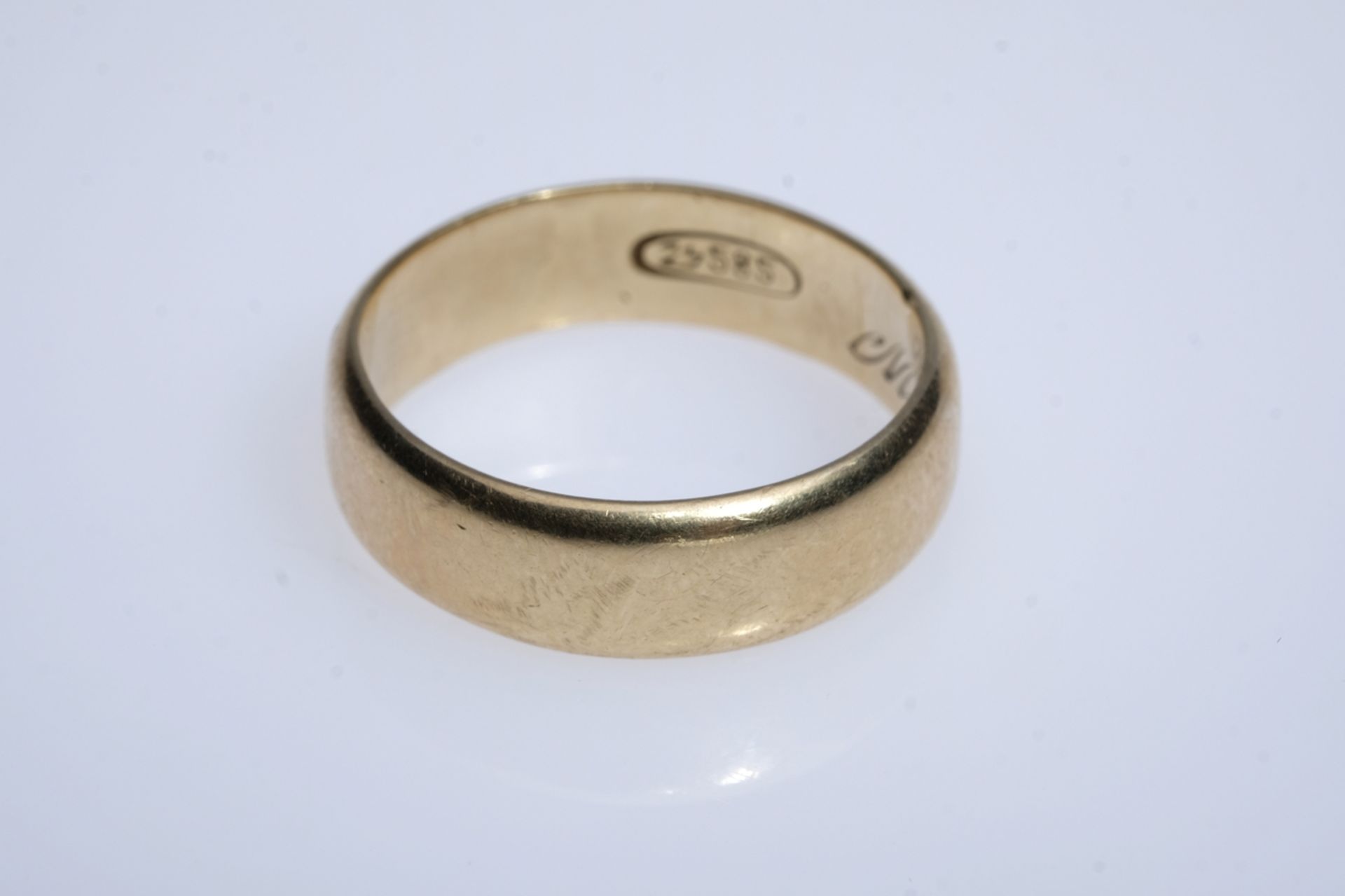 Wedding ring with engraving, 585 GG, hallmarked. Engraving: "Manfred - 18.5.63". 