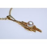 Modern pendant set with pearl, length 4 cm, yellow gold 585, hallmarked, pendant 2.60 g.