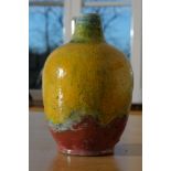 Keramik-Vase mehrfarbig, bauchförmig, Höhe: 23 cm. 