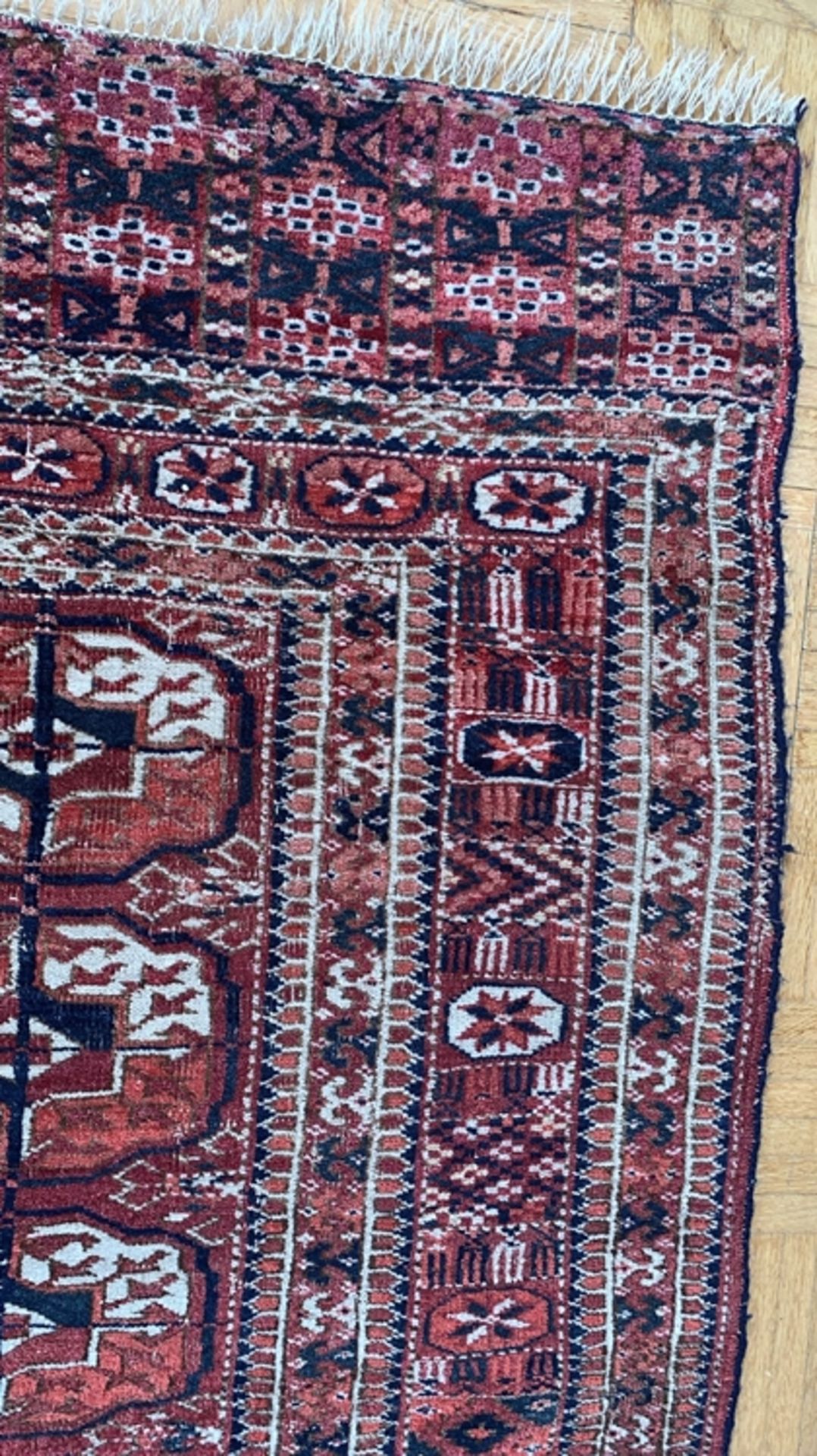 Turkmenischer Tekke, antik um 1900/20. Feine Knüpfung, tuchweicher Griff. Etwas unebener Flor. Einz - Bild 5 aus 7