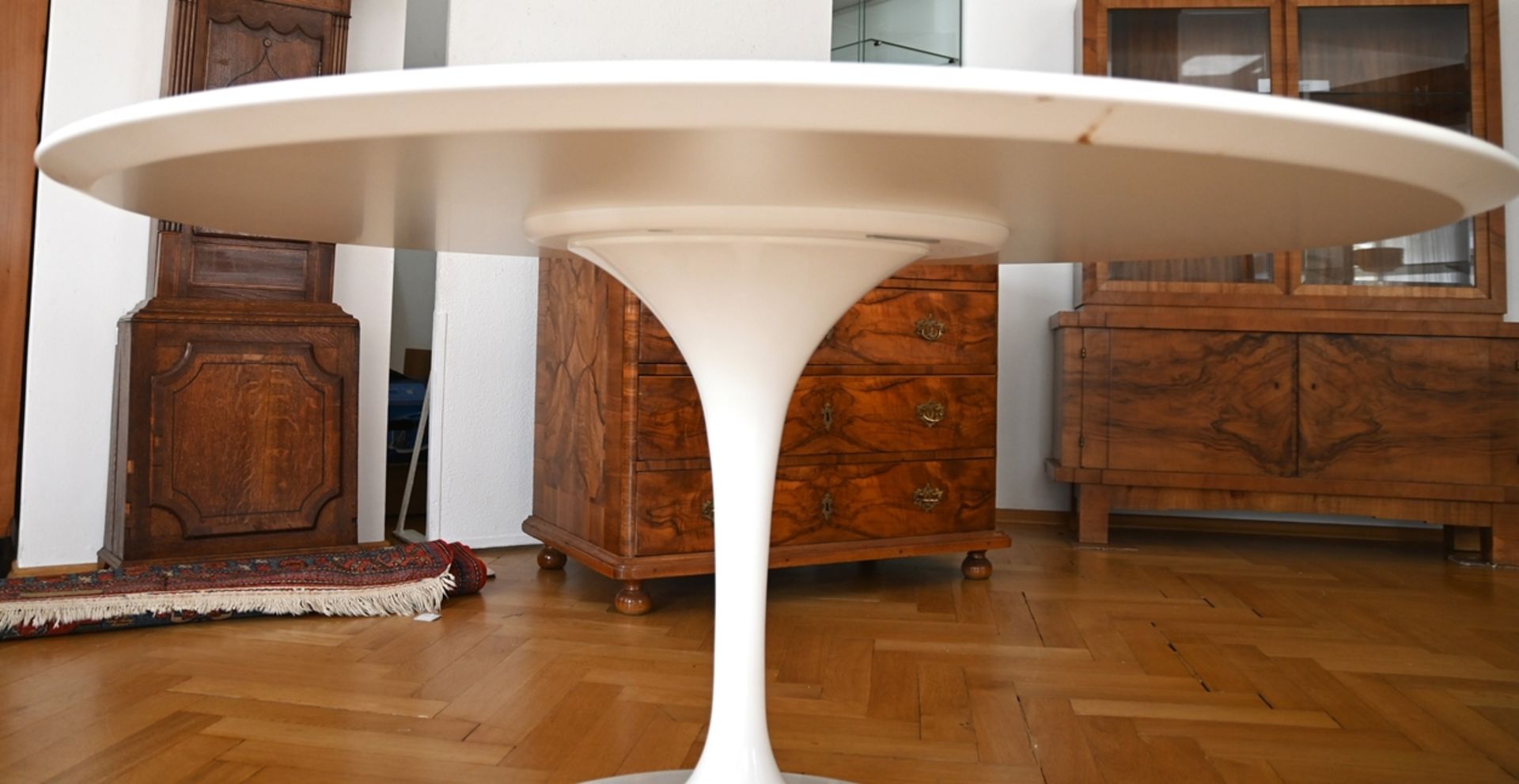 Dining table Knoll International by Eero Saarinen, round table with top from the "Tulip Collection" - Image 3 of 4