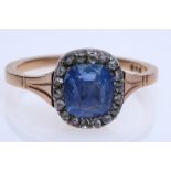 Rose gold ring with blue gemstone, flanked by 17 brilliant-cut diamonds, 17 of 18 brilliant-cut dia