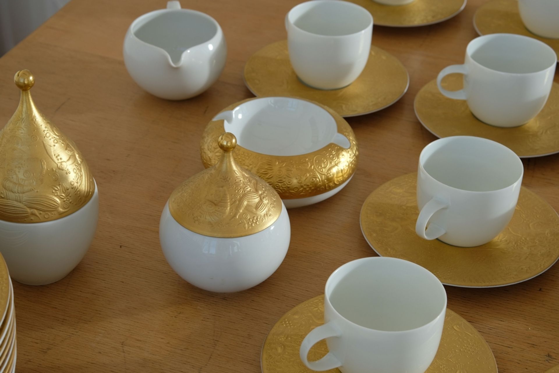 Rosenthal coffee service "Zauberflöte", 66 (!) pieces in total, design: Björn Wiinblad, 1968. Gold  - Image 5 of 6