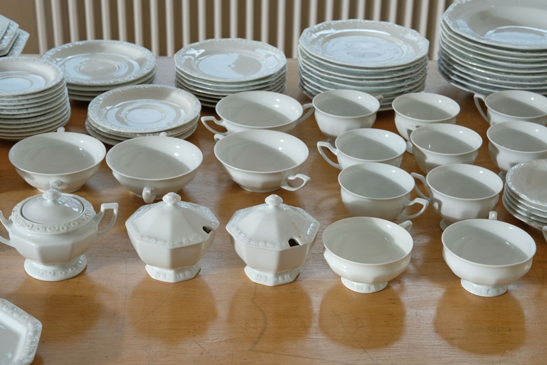 Rosenthal mixed lot coffee / dinner service, Maria White decor. Ten deep plates (23 cm), eleven sha - Image 3 of 5