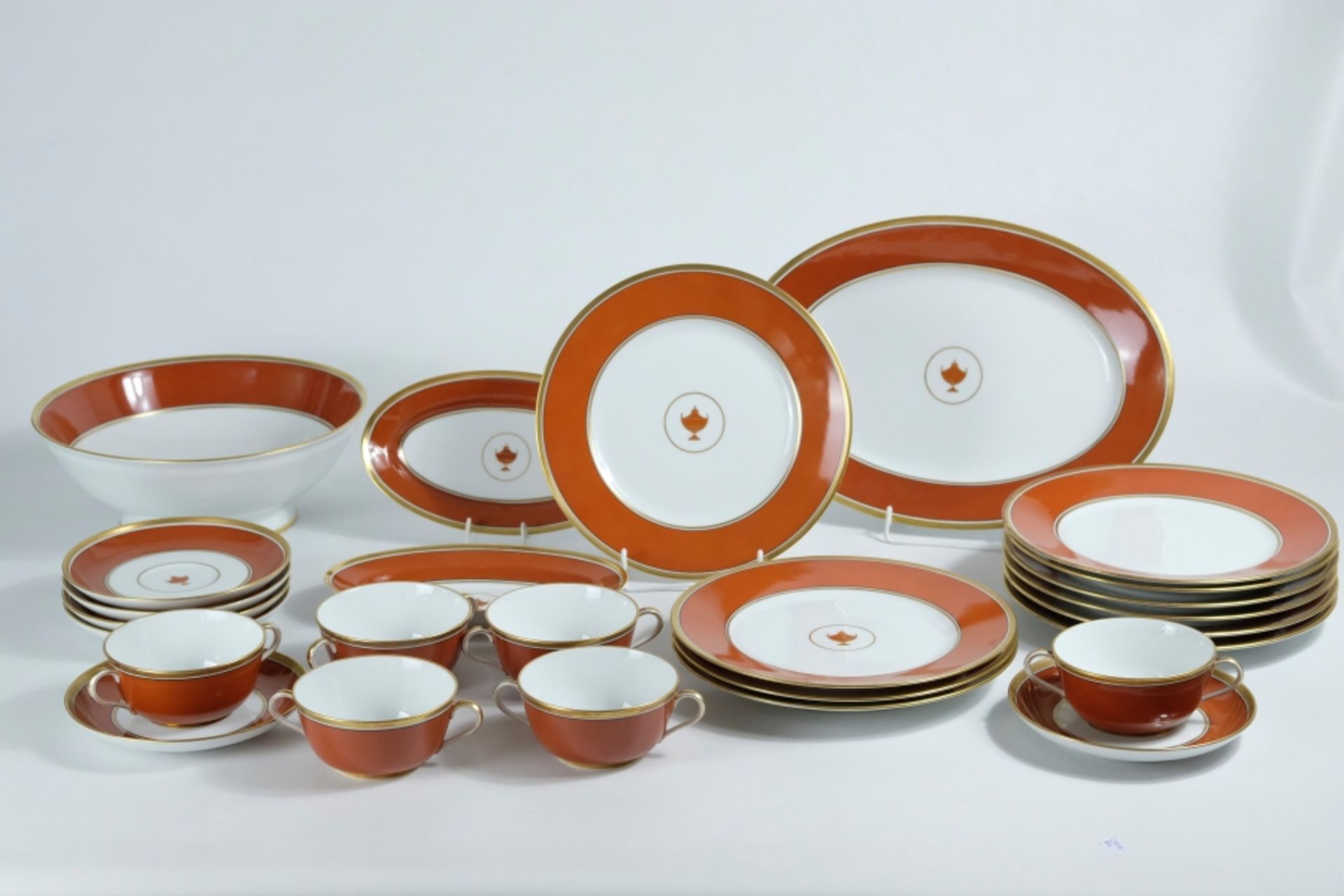 Richard Ginori "Contessa" dinner service, porcelain, white and terracotta with gold rim, consisting