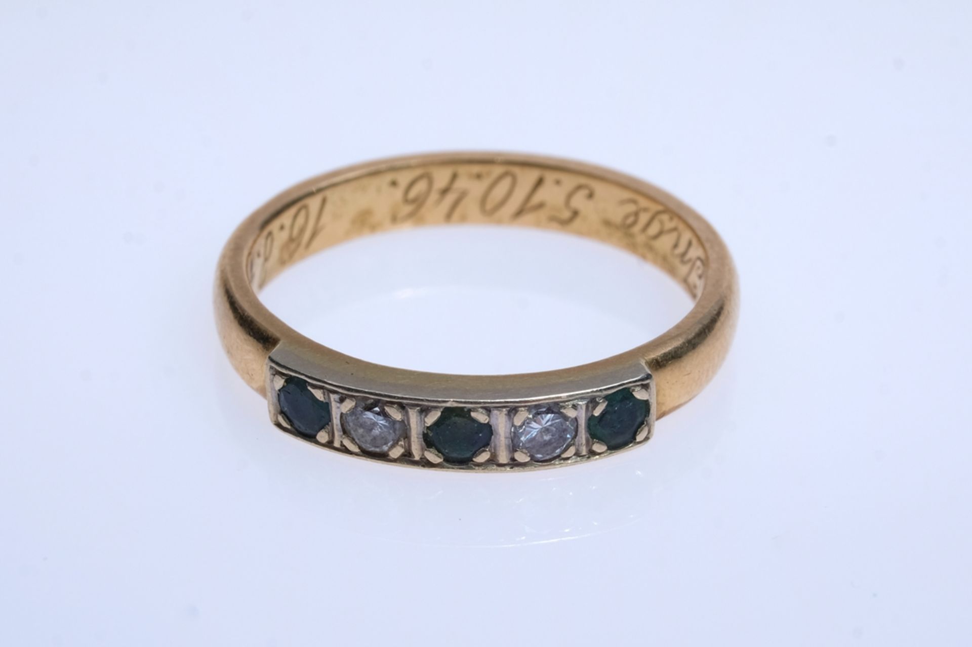 Gold ring with diamonds and sapphires, 585 GG, size 52. 