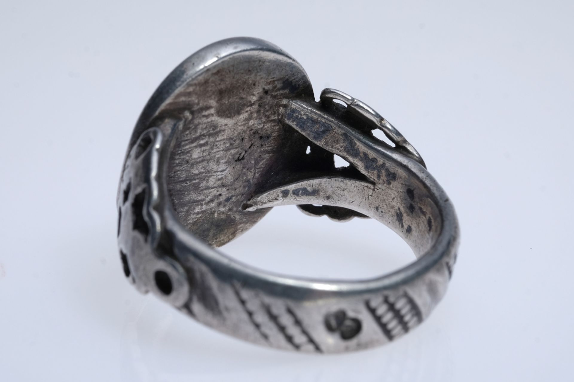 Ring with figure of a saint, possibly St Christopher, vegetal design on the side, size 61, silver 1 - Image 2 of 2