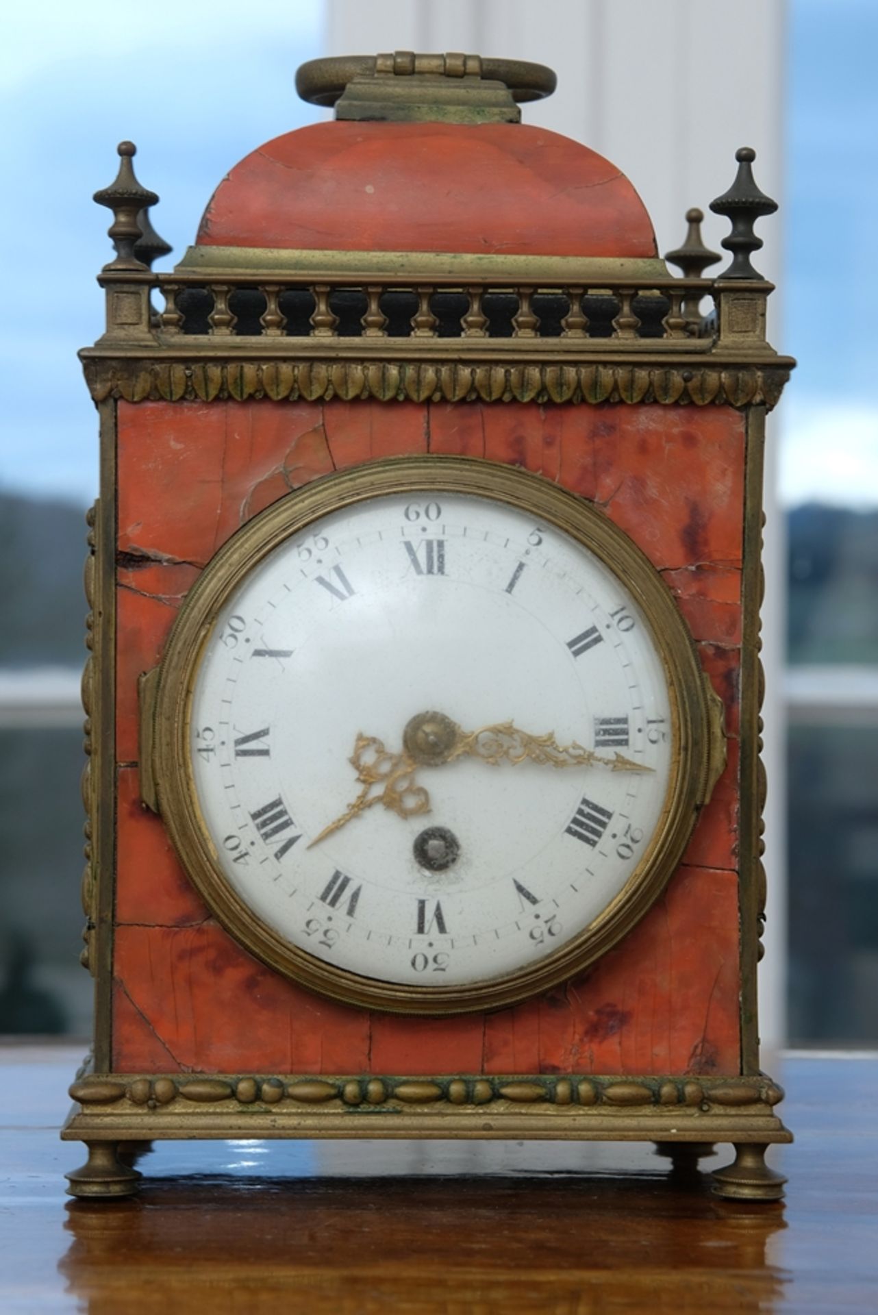 Travelling clock, movement marked "Paris 1900", red tortoiseshell. Inlaid sheet with owner's note: 