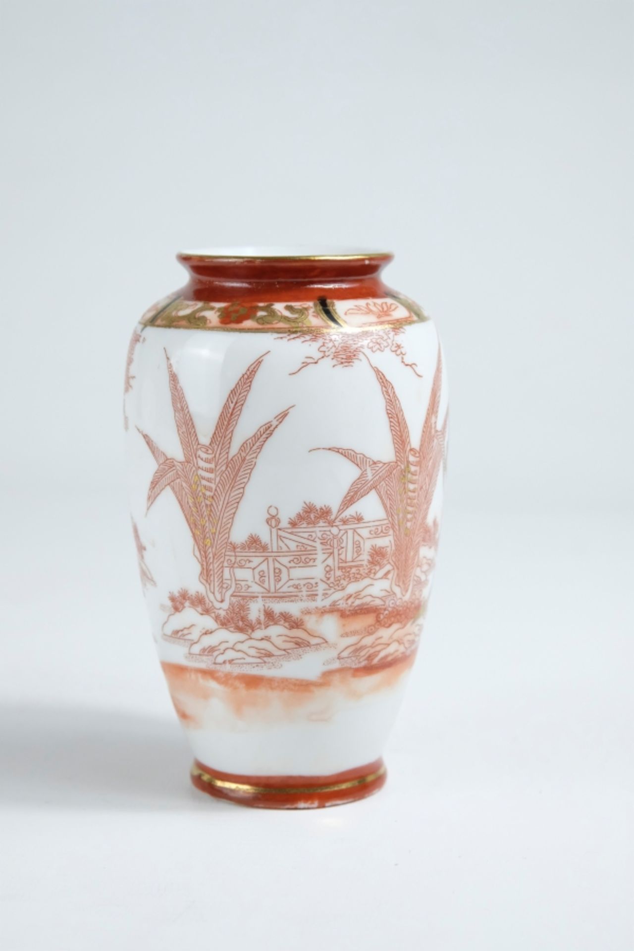 Small table vase, Japan. - Image 2 of 4