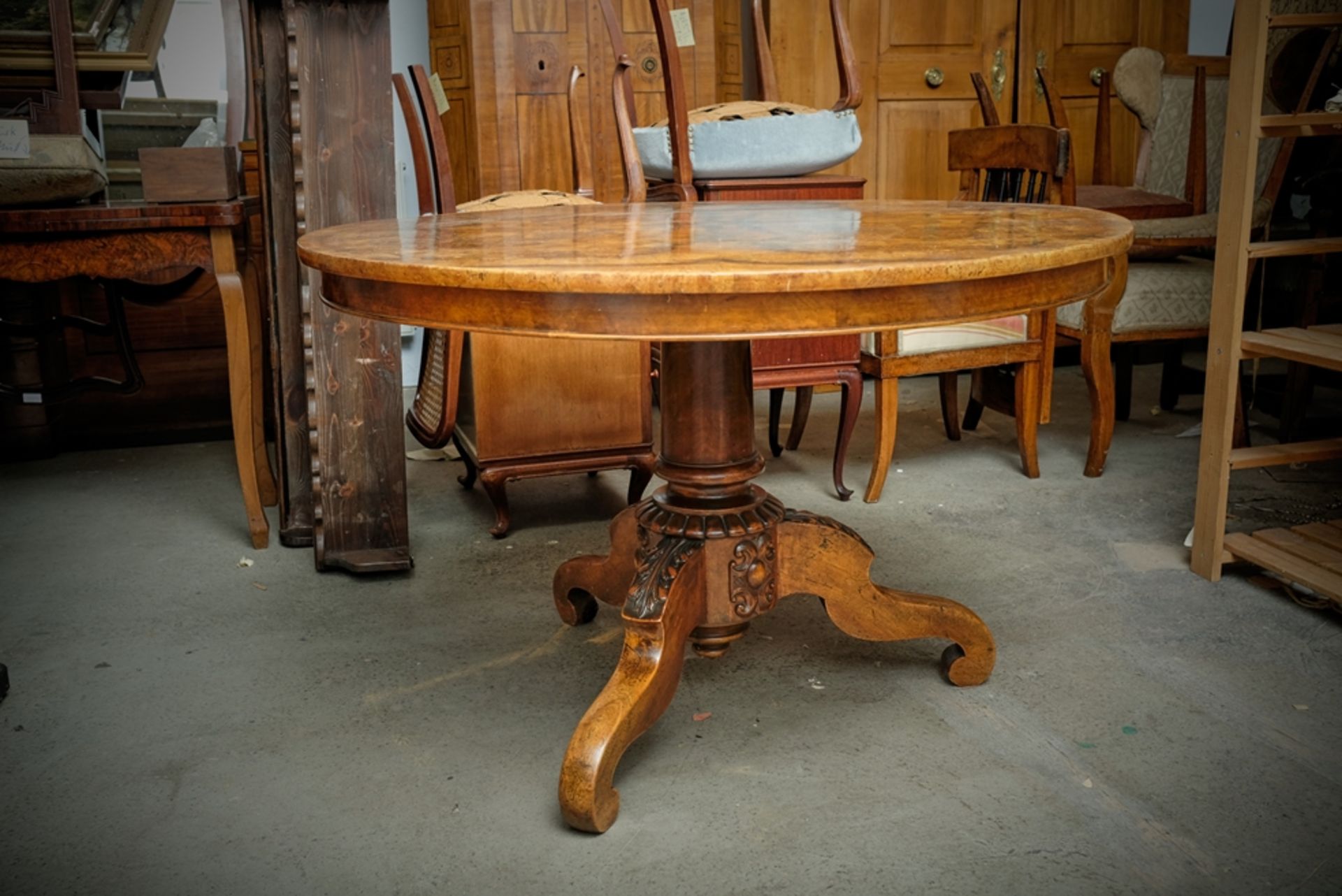 Dining table with mirror veneer, around 1850, carved three-part base and solid column. Veneer intac