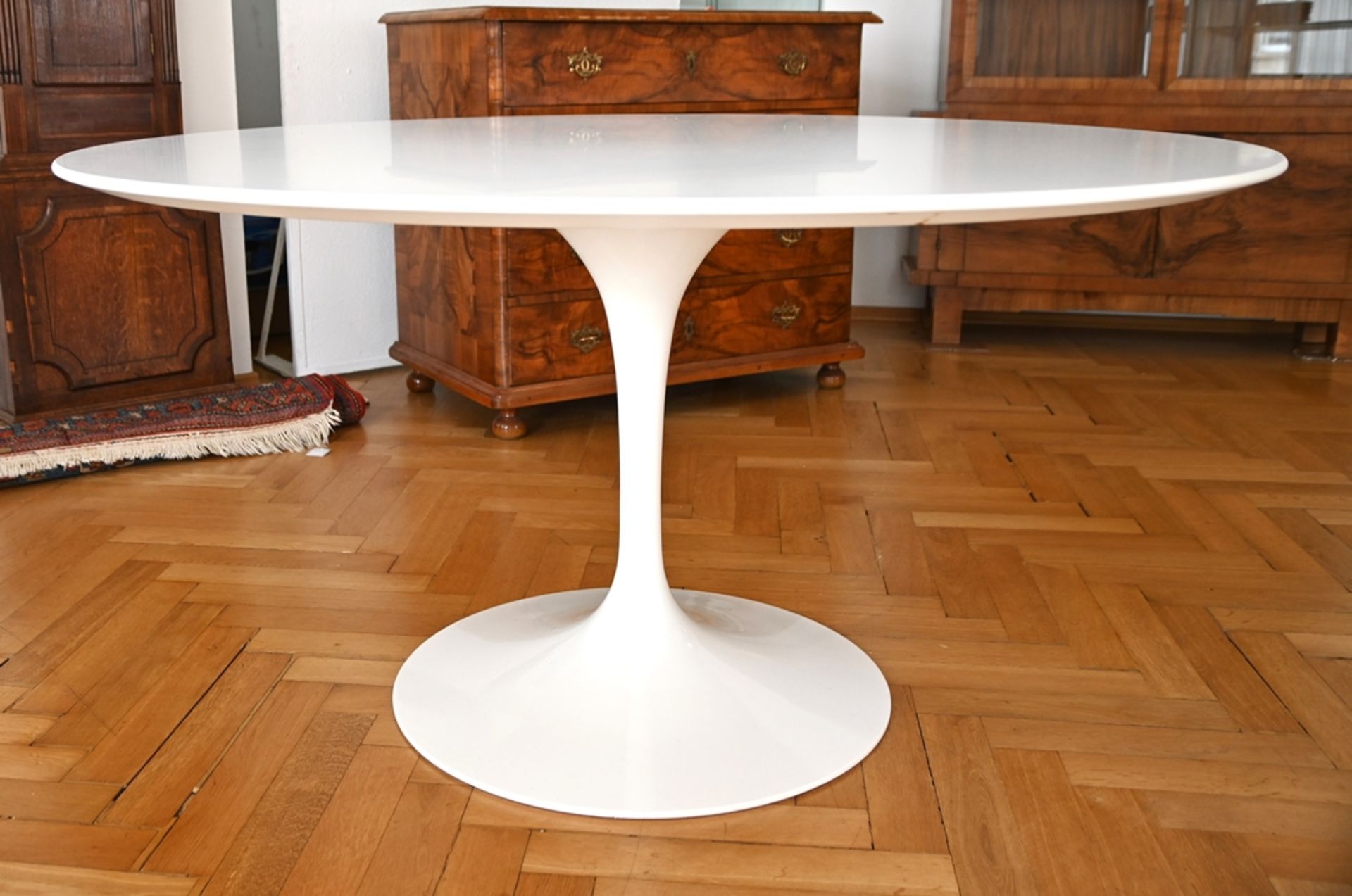 Dining table Knoll International by Eero Saarinen, round table with top from the "Tulip Collection" - Image 2 of 4