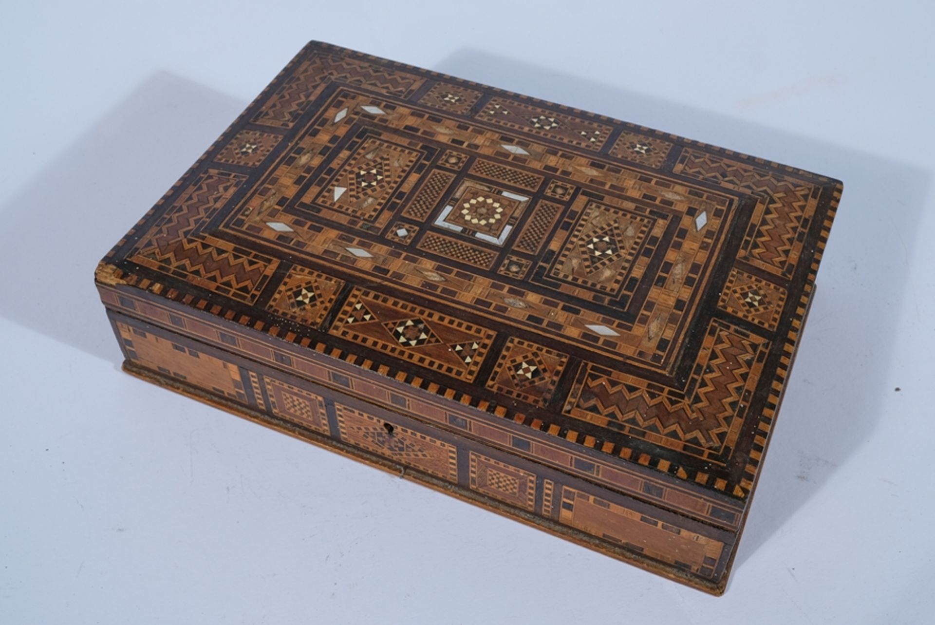 Casket with inlays of mother-of-pearl, bone and tropical woods. Presumably early 20th century, Syri