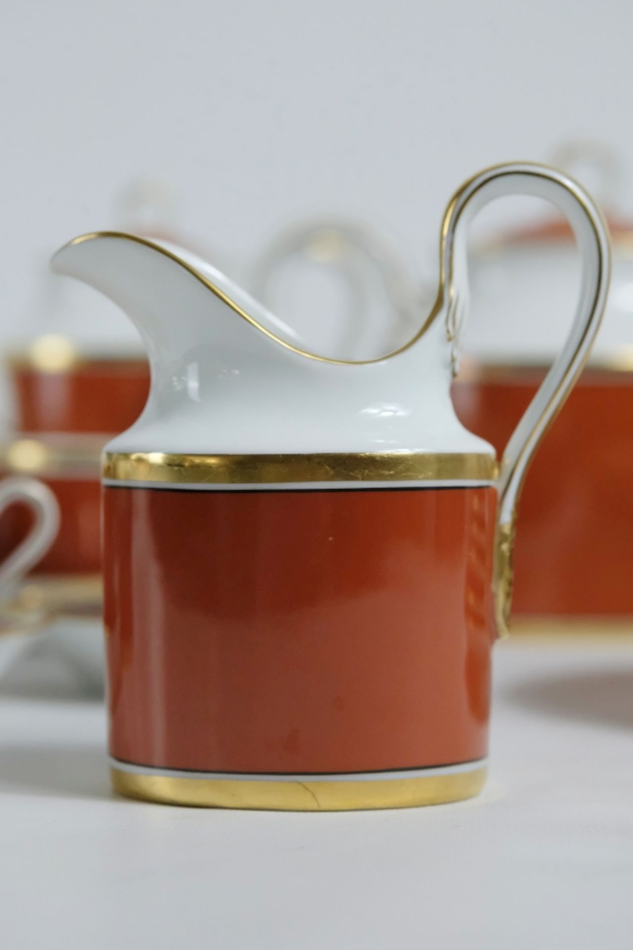 Richard Ginori "Contessa" Tee-/Kaffeeservice, Porzellan, Weiß und Terracotta mit Goldrand, bestehen - Bild 6 aus 8