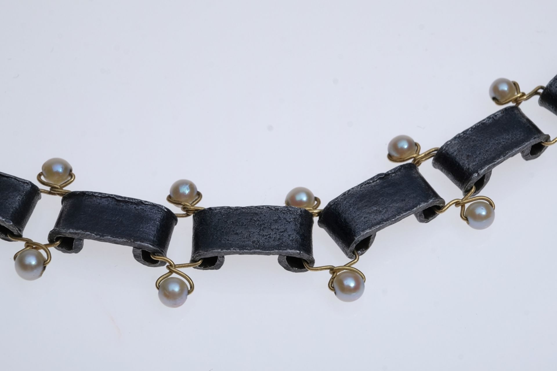 Design necklace, bent steel plates connected by gold-coloured rods, set with small pearls, length 2 - Image 2 of 2