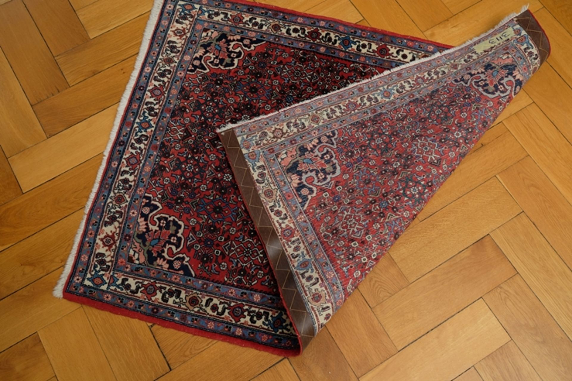 Rug in red and blue tones, rosette in the centre, fringes - Image 3 of 3