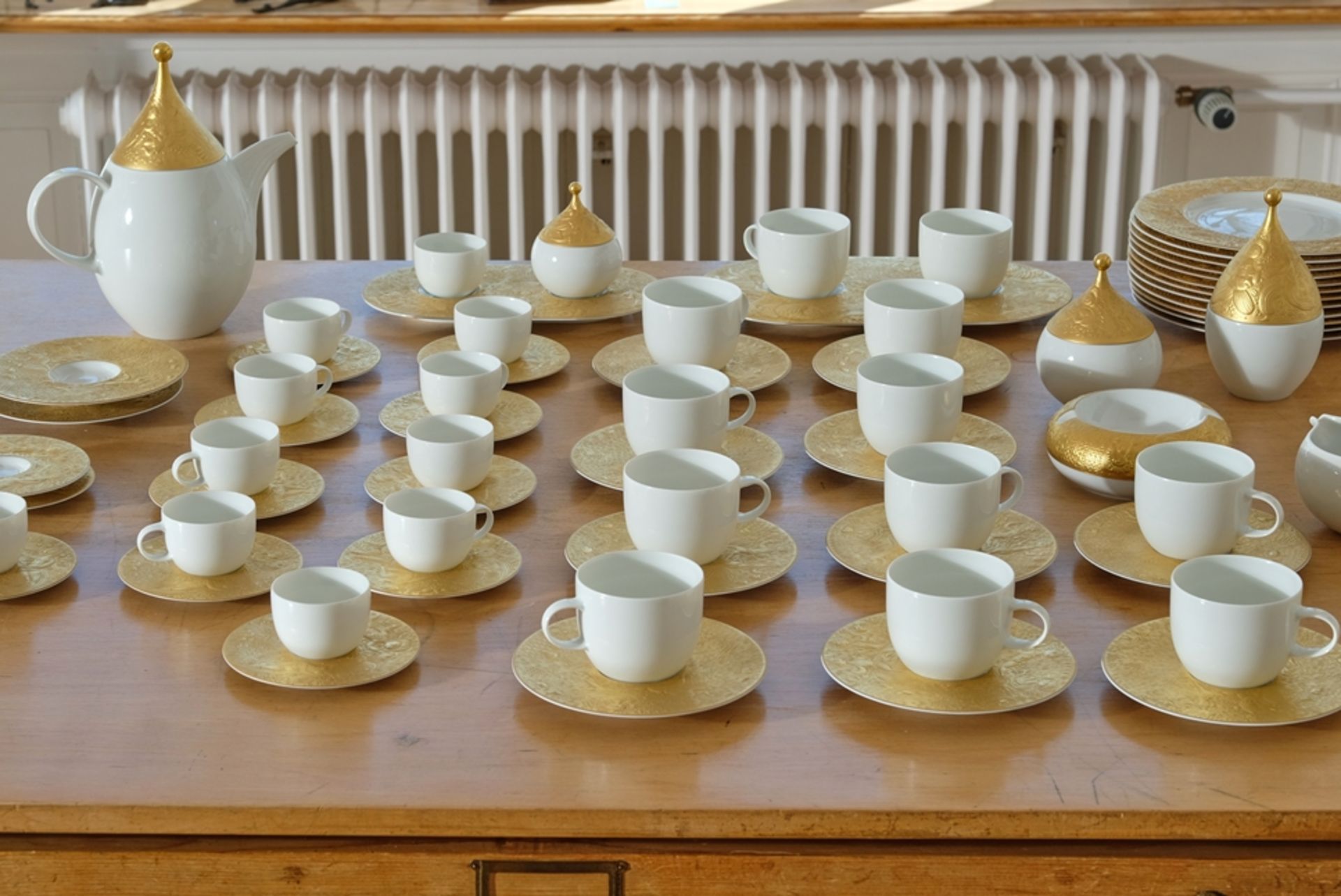 Rosenthal coffee service "Zauberflöte", 66 (!) pieces in total, design: Björn Wiinblad, 1968. Gold  - Image 6 of 6