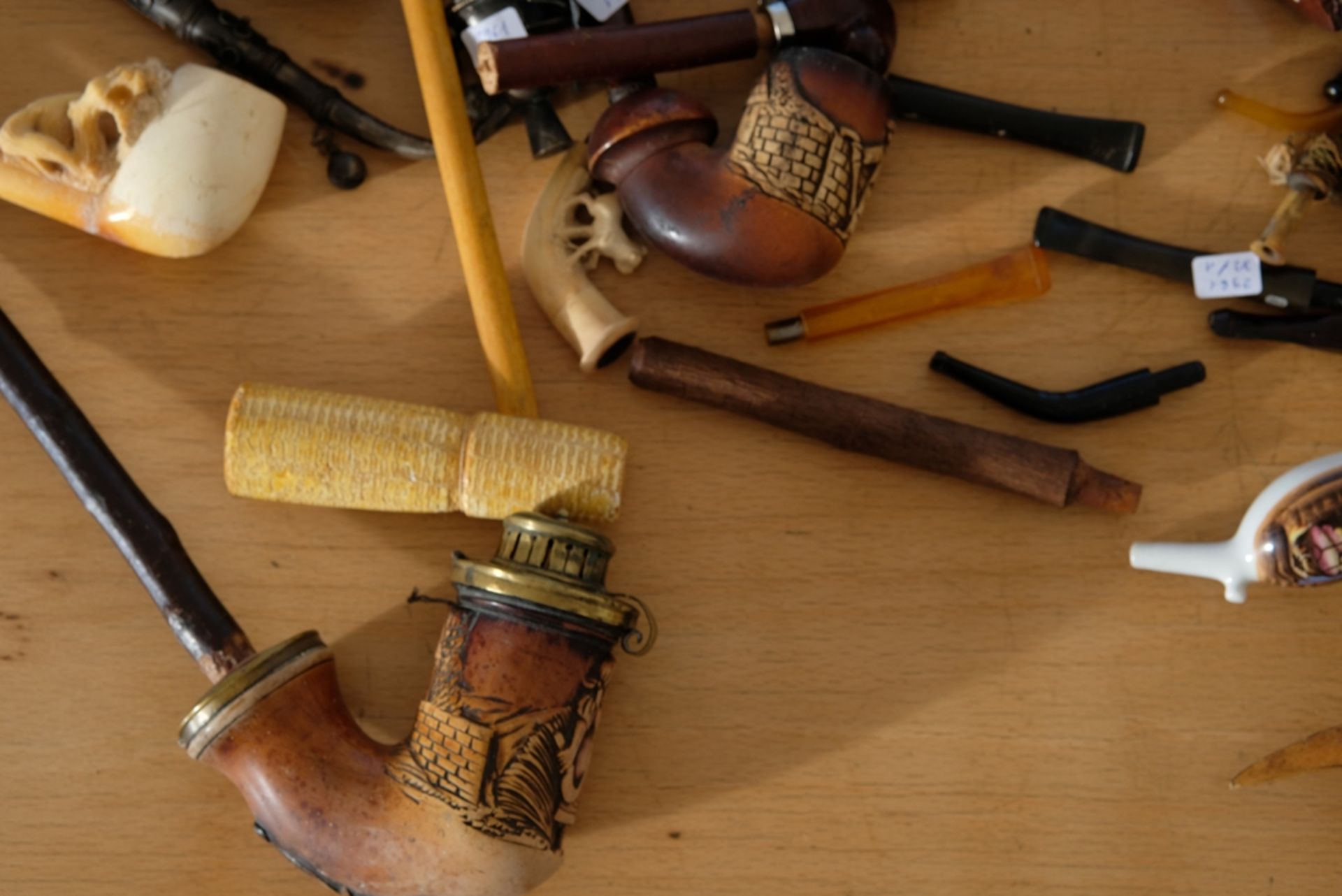 Collector's collection Hunter's pipes, wooden pipes, meerschaum pipes and clay pipes, pipe cases. - Image 7 of 12
