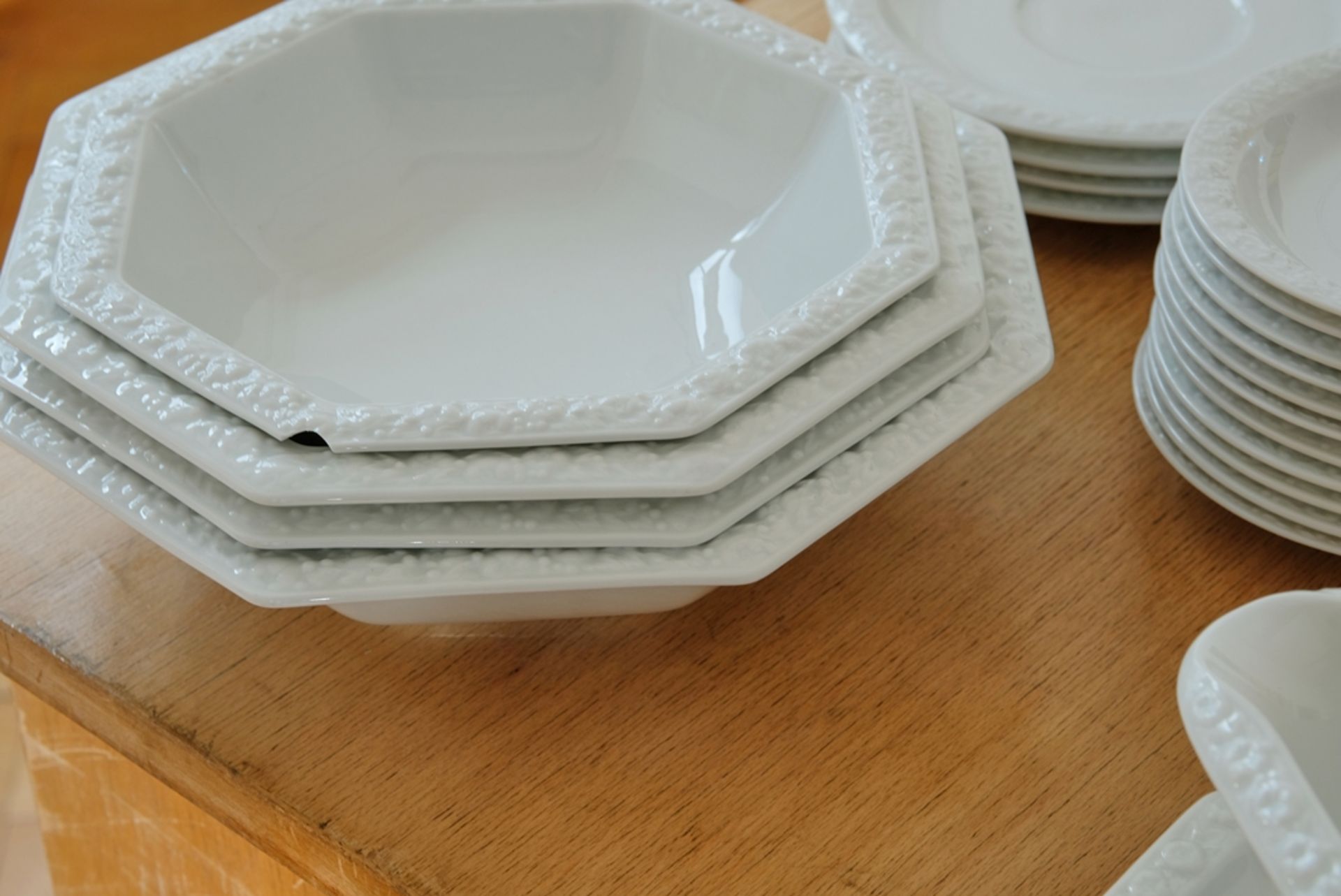 Rosenthal mixed lot coffee / dinner service, Maria White decor. Ten deep plates (23 cm), eleven sha - Image 5 of 5