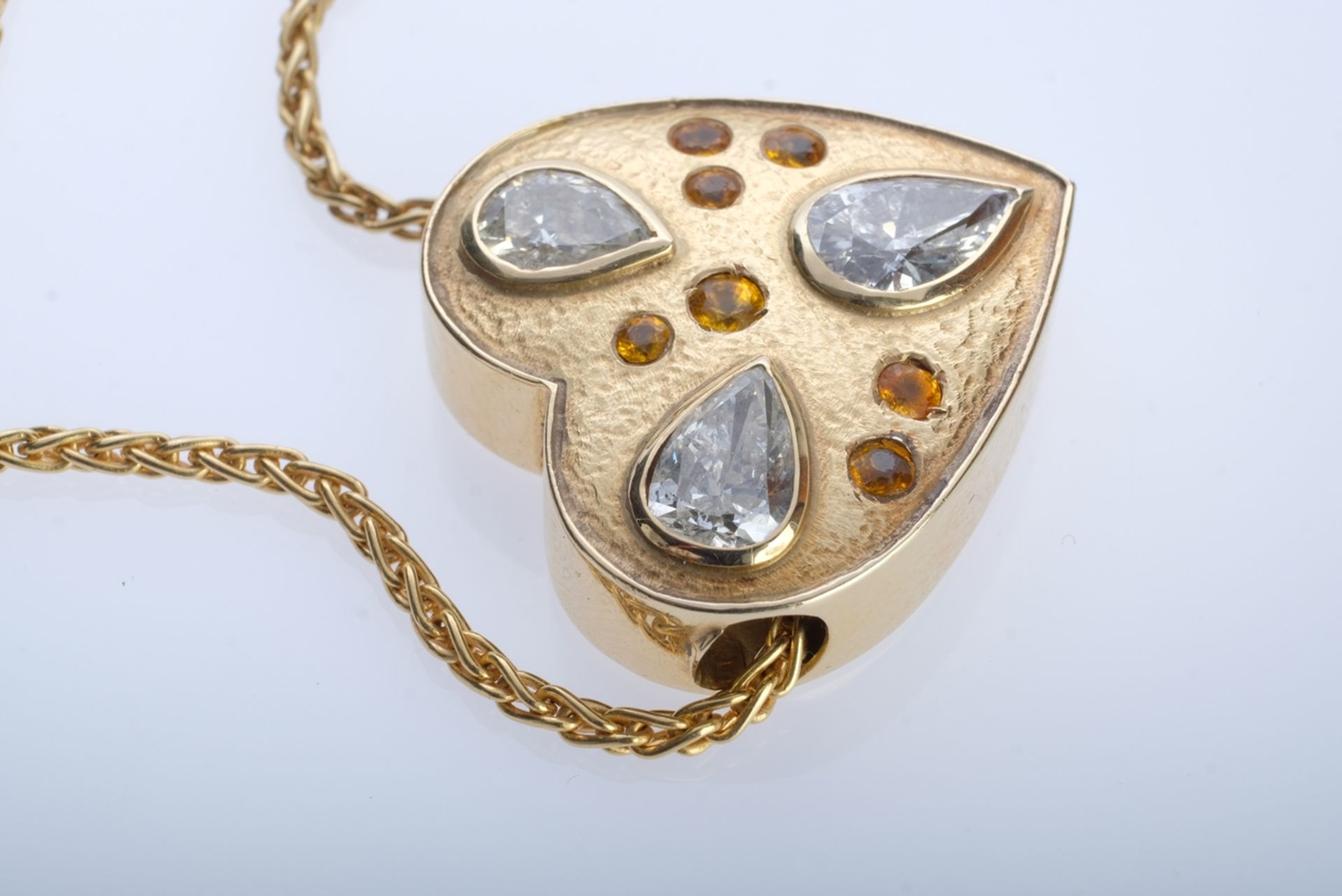 An antique heart pendant set with three old-cut diamonds, white, with inclusions, and seven citrine - Image 2 of 3