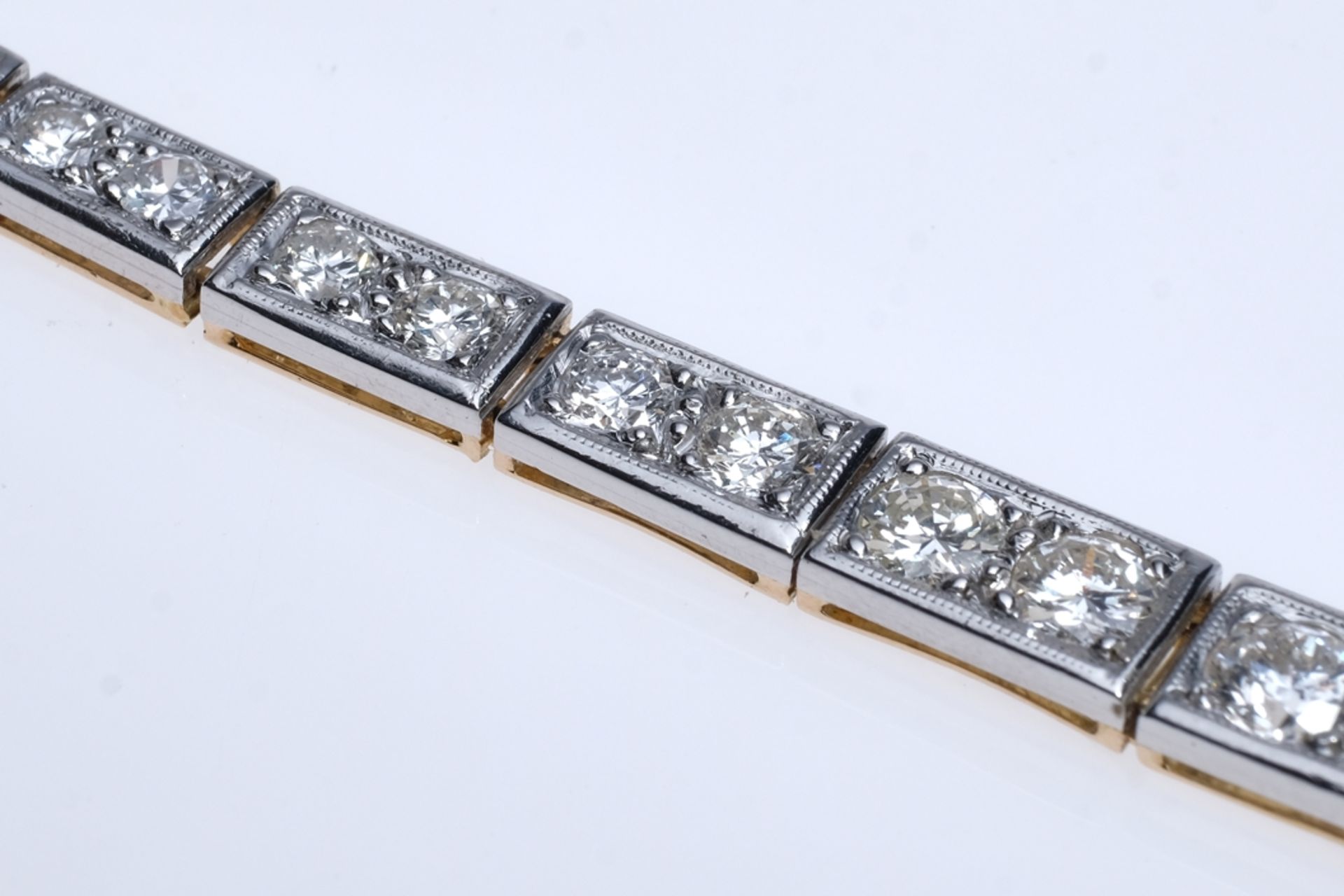 Bracelet, curved shape, 20 rectangular links, set with a total of 40 brilliant-cut diamonds (one br - Image 2 of 4