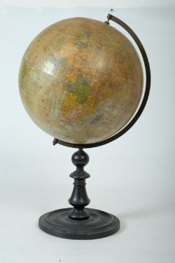 Großer Globus für Lehrgebrauch, um 1900.