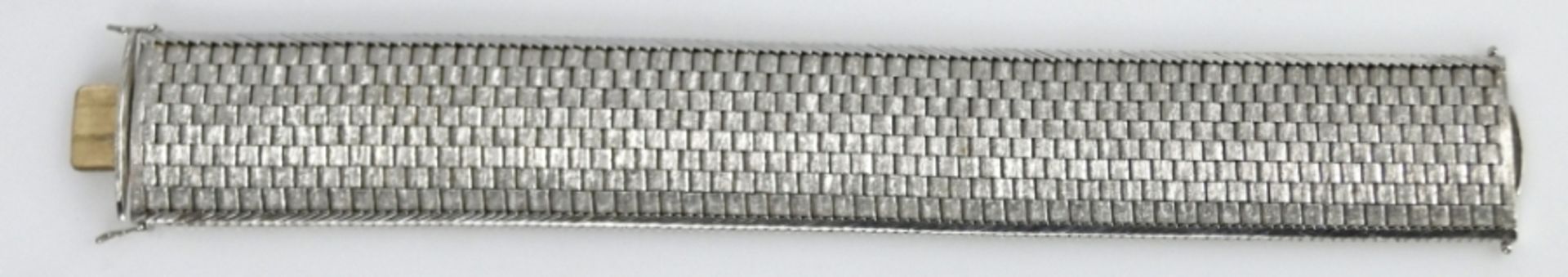 Breites Armband aus satinierten, achtreihigen Gliedern, mit poliertem Rand, breite Form, rückseitig - Bild 2 aus 3