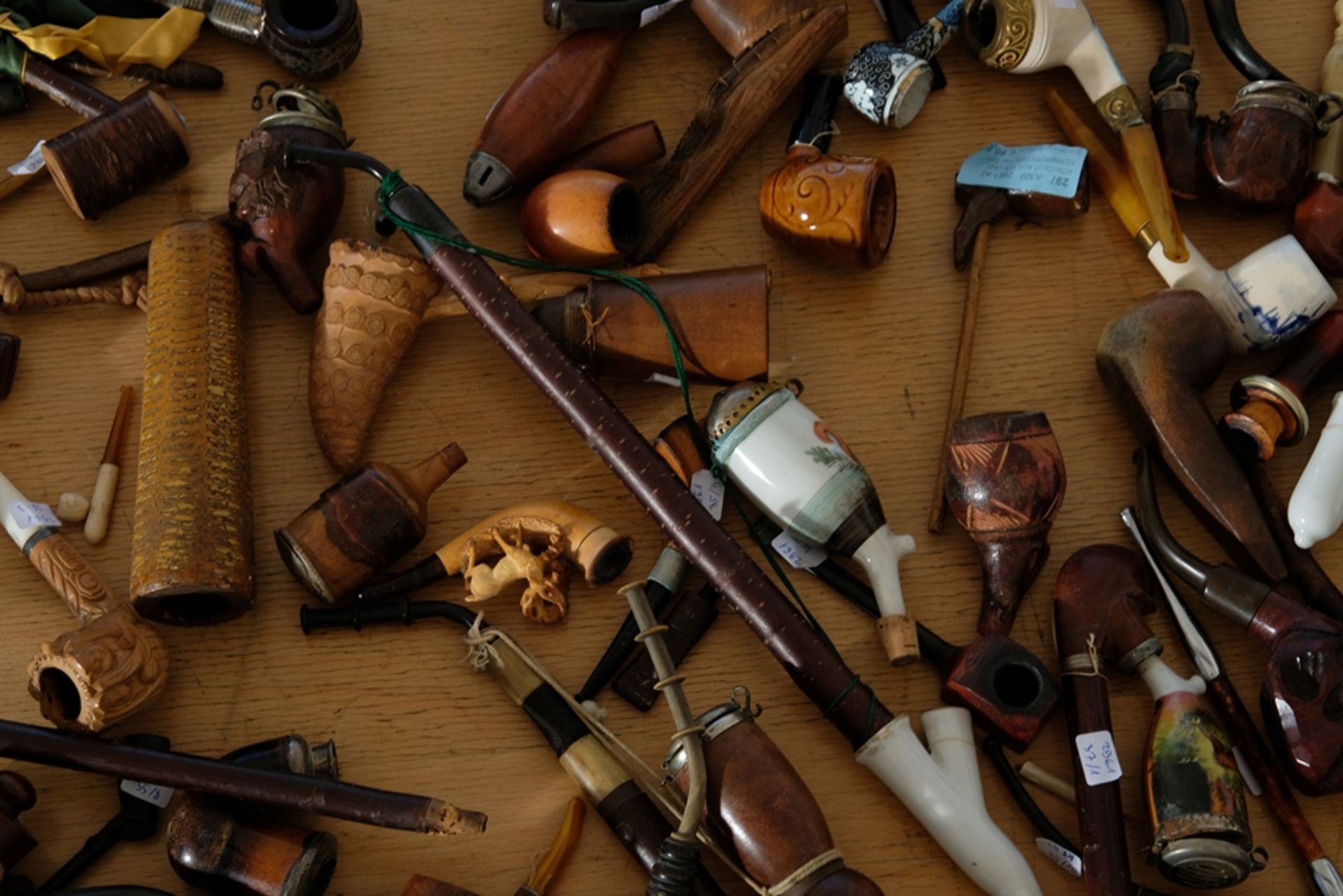 Collector's collection Hunter's pipes, wooden pipes, meerschaum pipes and clay pipes, pipe cases. - Image 11 of 12