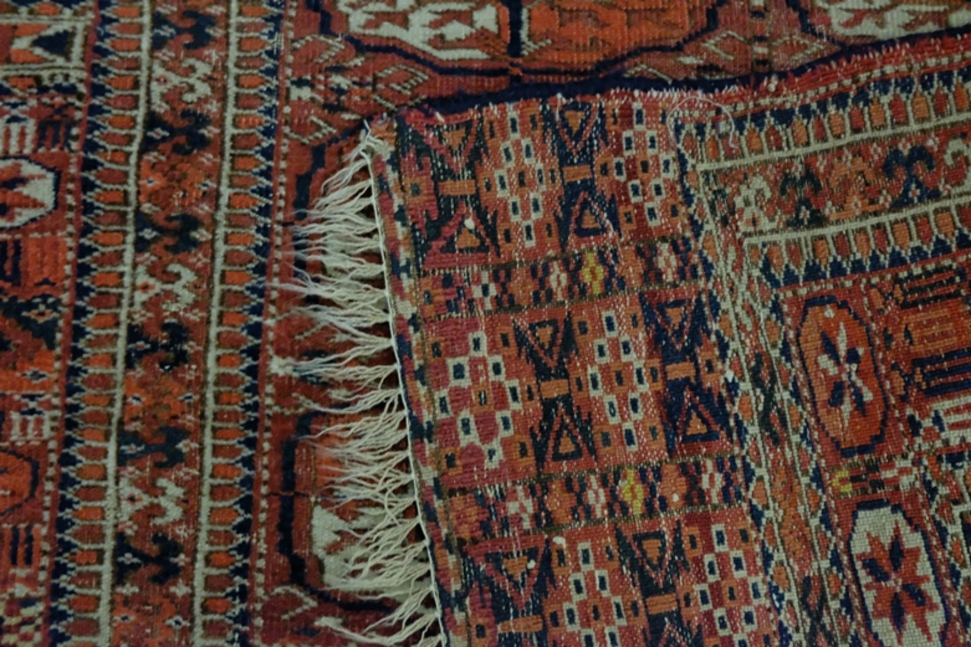 Turkmenischer Tekke, antik um 1900/20. Feine Knüpfung, tuchweicher Griff. Etwas unebener Flor. Einz - Bild 2 aus 7