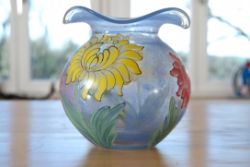 Künstlerglas Schmid-Jacquet: Vase mit floraler Bemalung, 1994.