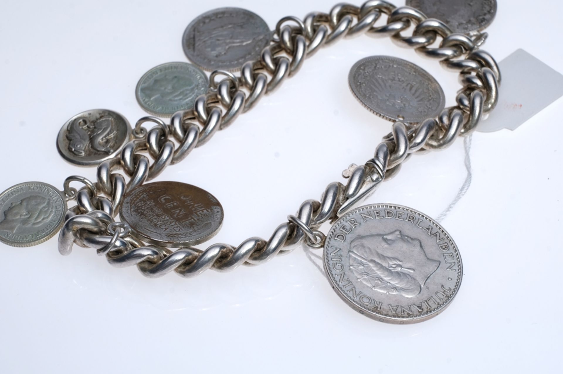 Münzarmband, 835er Silber, grobgliedrig, mit Sicherheitsacht, sieben verschiedene Münzen aus dem 20 - Bild 2 aus 2