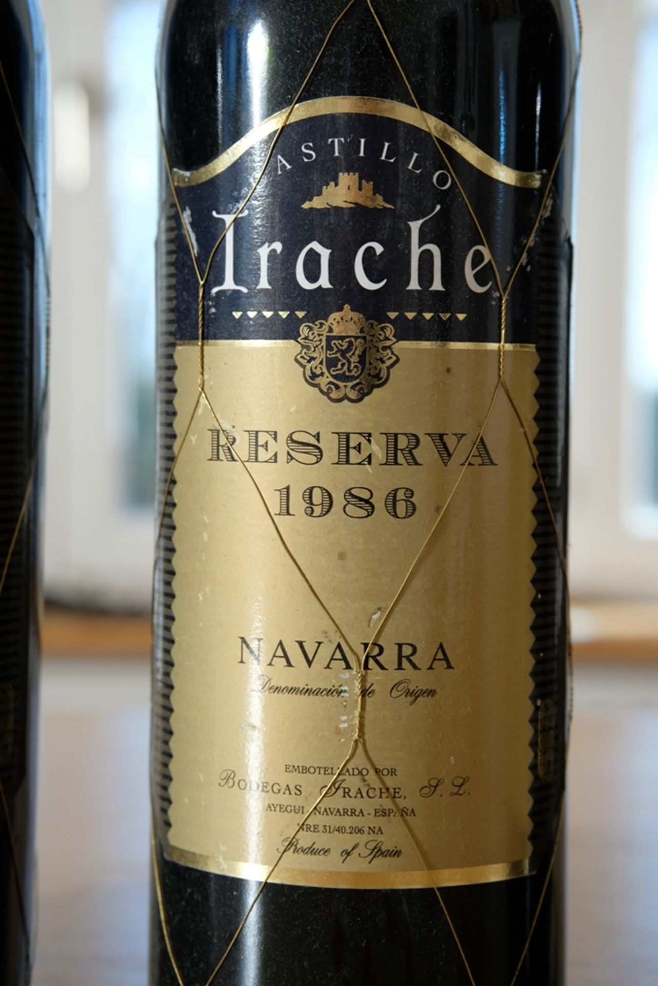 1986 Castillo Irache Reserva, 6 bottles, 750 ml each. Cuvée from different grape varieties, drinkin - Image 2 of 2