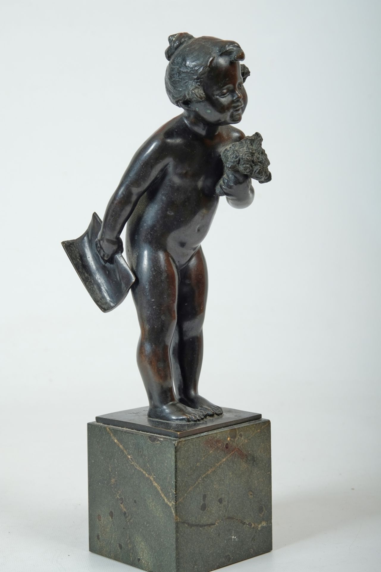 Barth, Carl Georg (1859-1944) Gratulantin, Bronze dunkel patiniert.