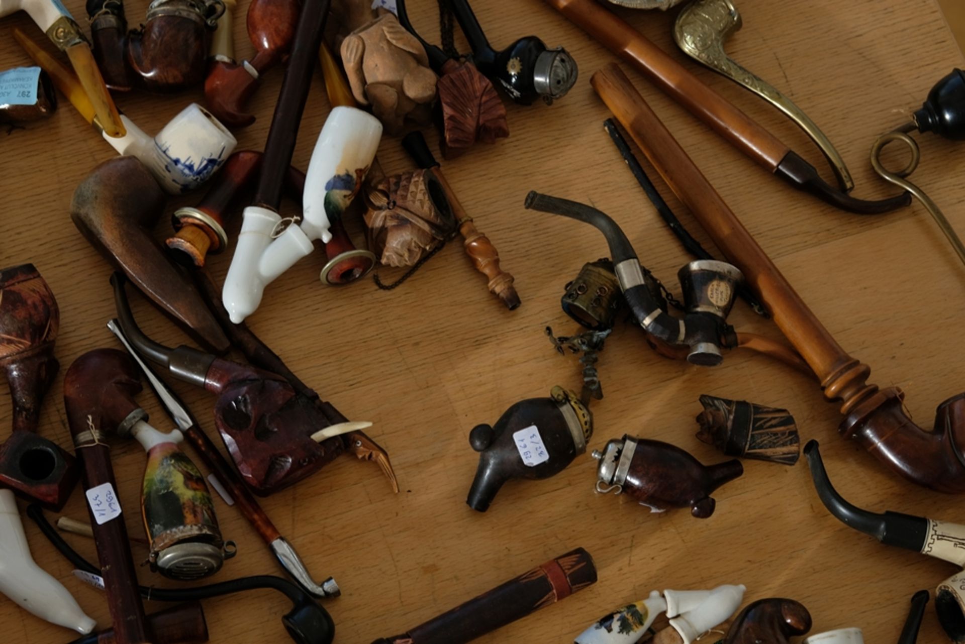 Collector's collection Hunter's pipes, wooden pipes, meerschaum pipes and clay pipes, pipe cases. - Image 10 of 12