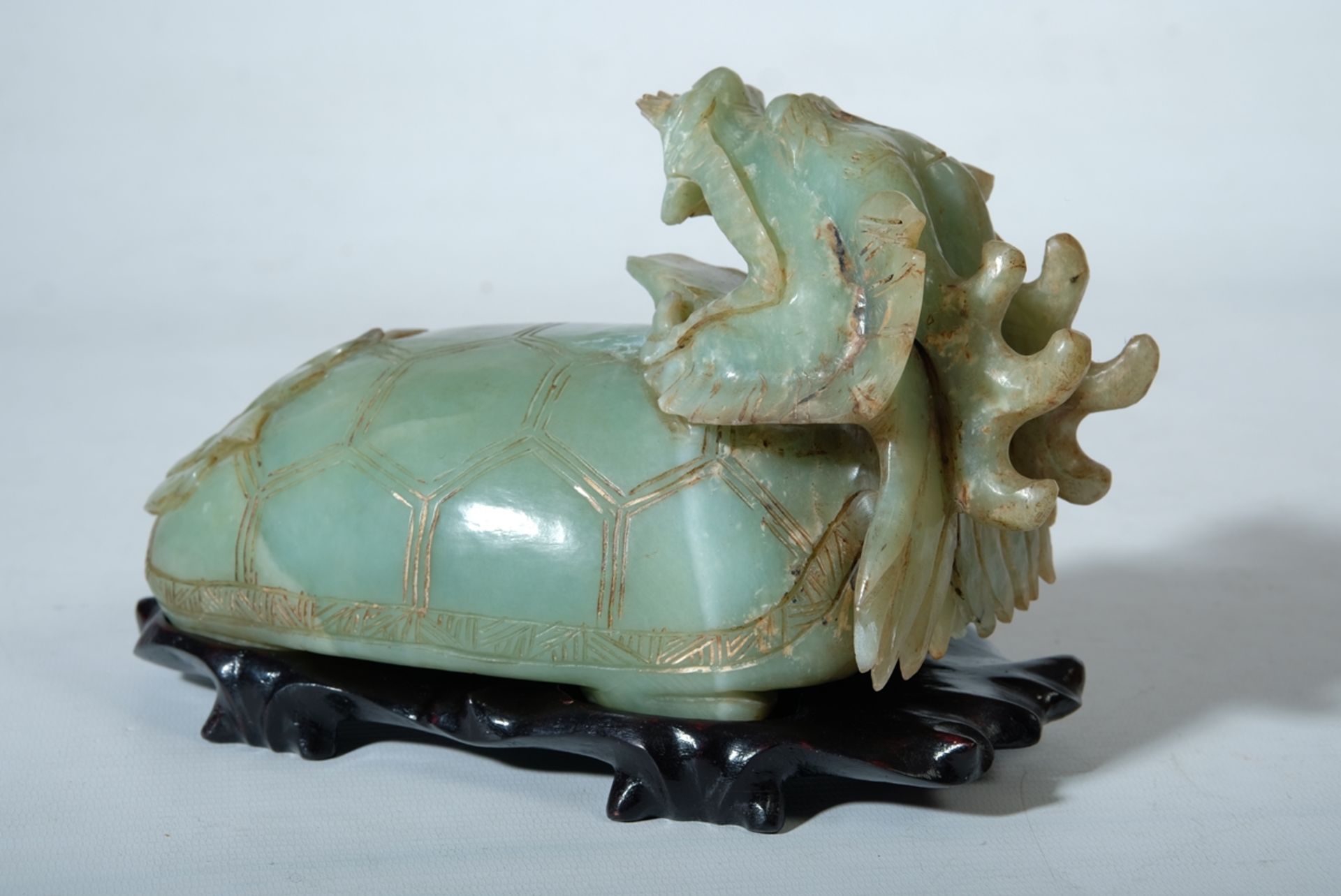 Turtle dragon from China, jade, with base. - Image 2 of 2