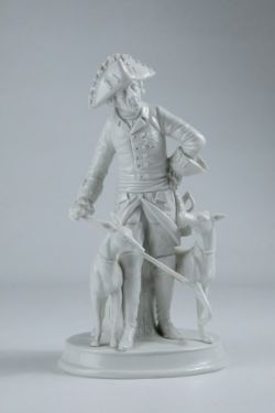 Sitzendorfer Porzellanmanufaktur "Friedrich der Große" mit seinen Hunden, Porzellanfigur, Höhe 24cm