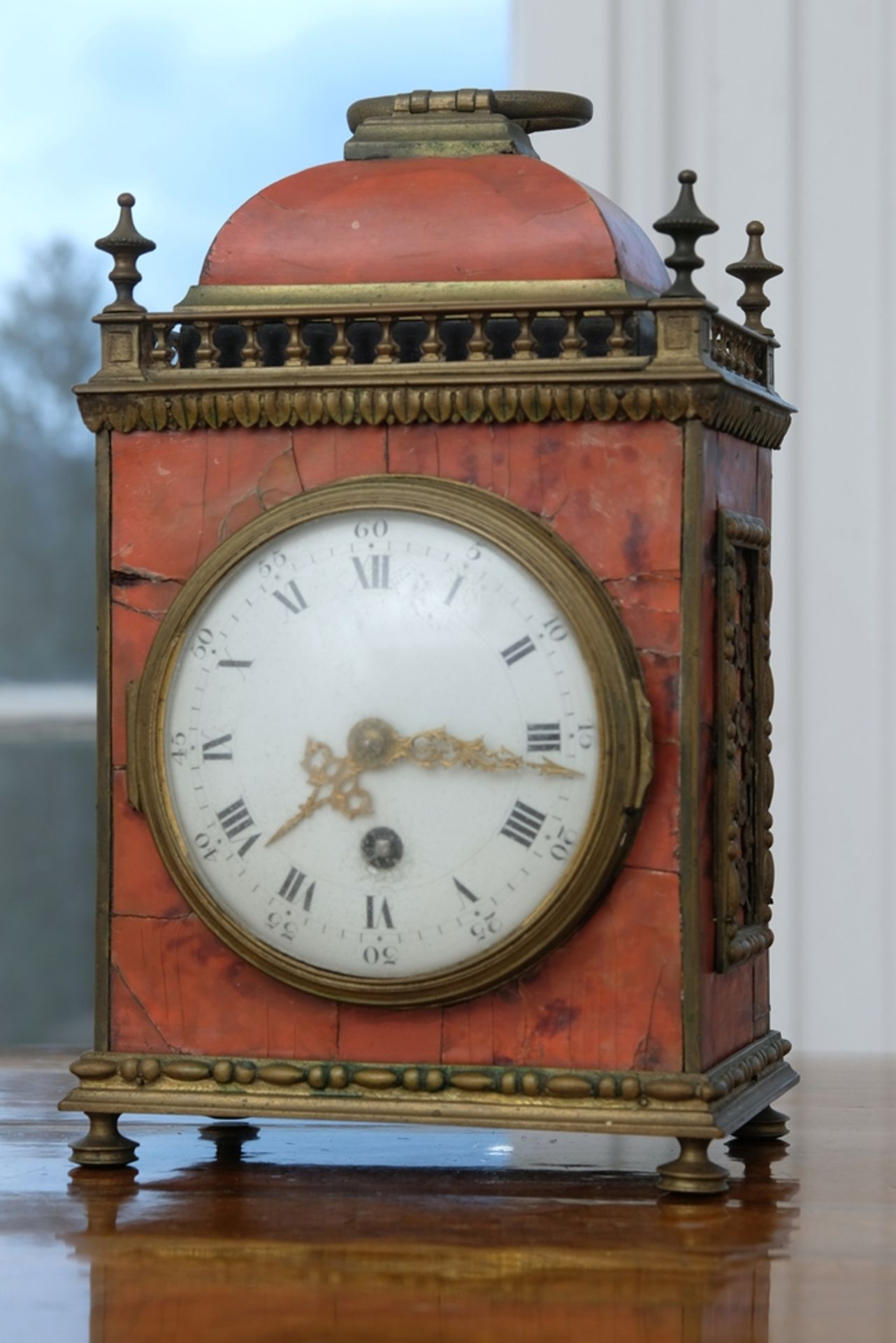 Travelling clock, movement marked "Paris 1900", red tortoiseshell. Inlaid sheet with owner's note:  - Image 2 of 2