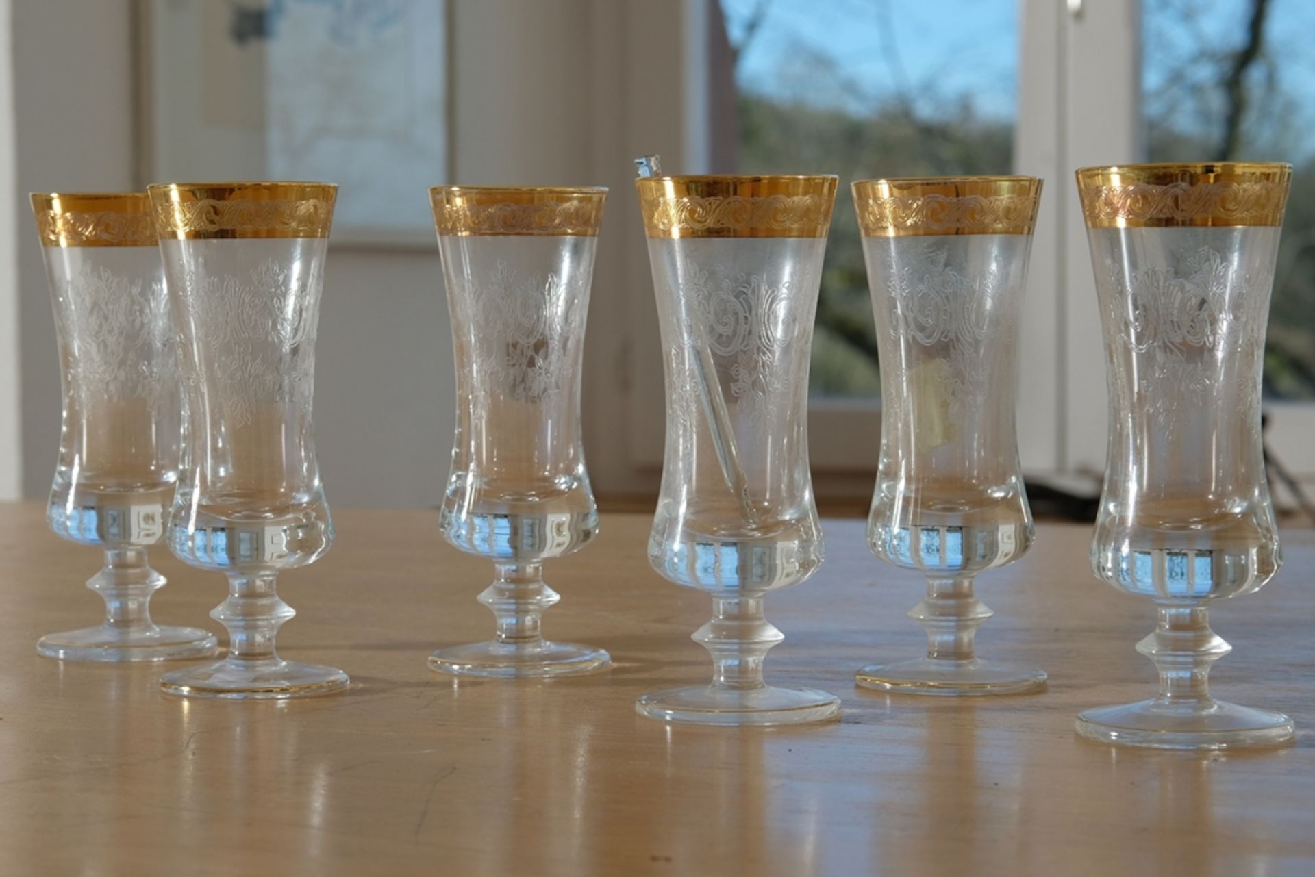Murano Medici gold rim, six champagne flutes, crystal glass engraved with plant motifs.