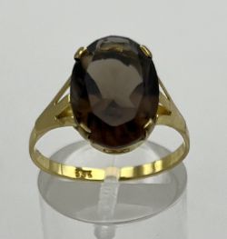 Goldring mit Rauchquarz, 333er Gelbgold, Größe 60. Ovaler Rauchquarz in Gold-Fassung. 2,67g.